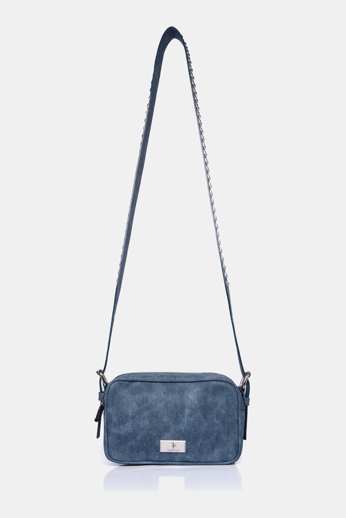 Bolso crossbody FARKASHde denim con taches aplicados a mano correa graduable 