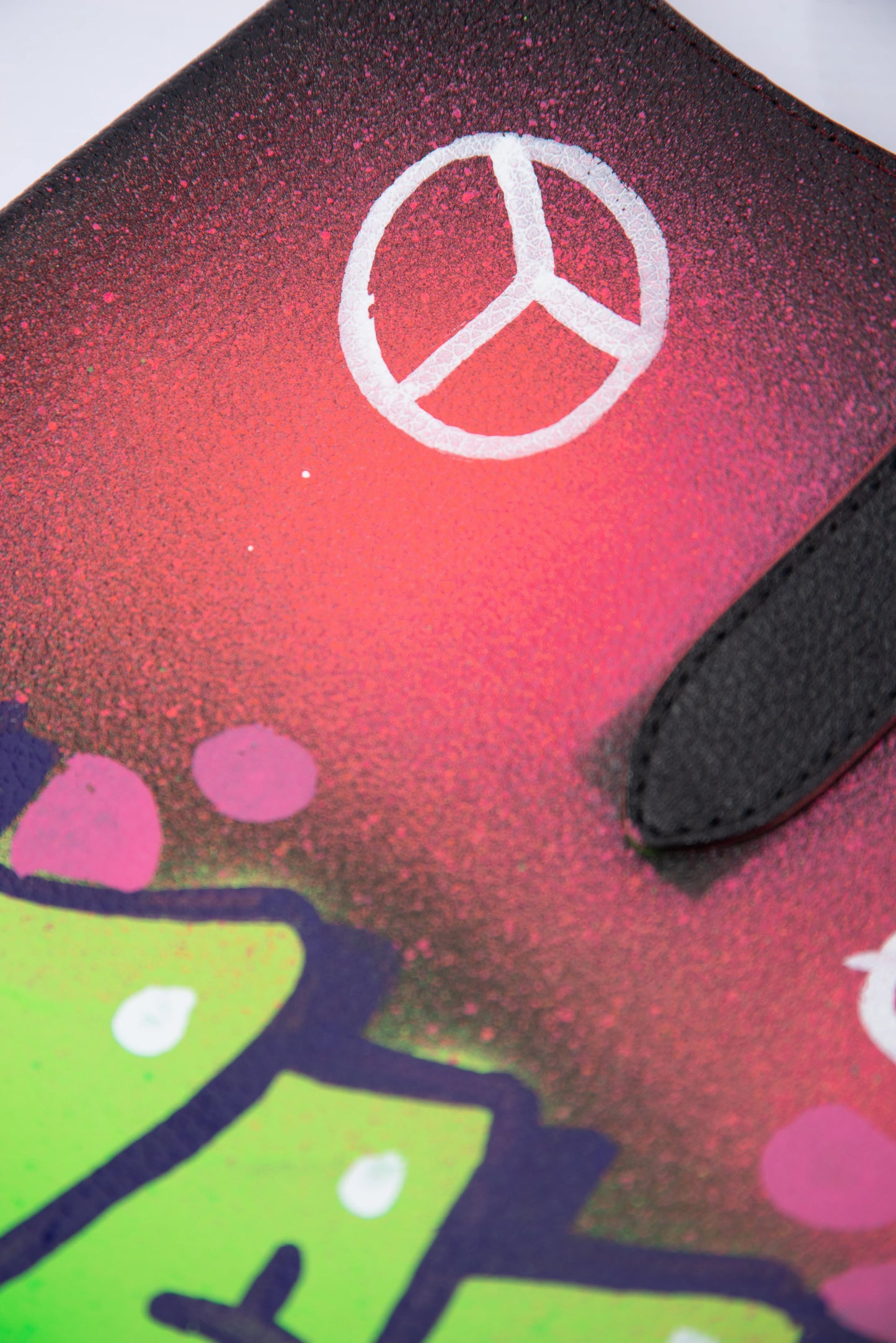 Bolso en cuero arte urbano pintado a mano FARKASH 